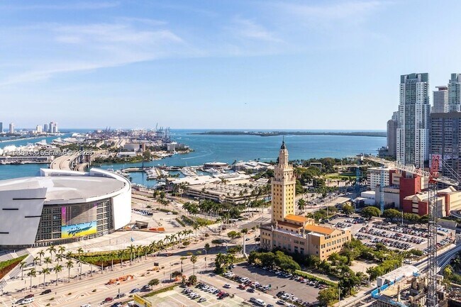 Building Photo - 851 NE 1st Ave