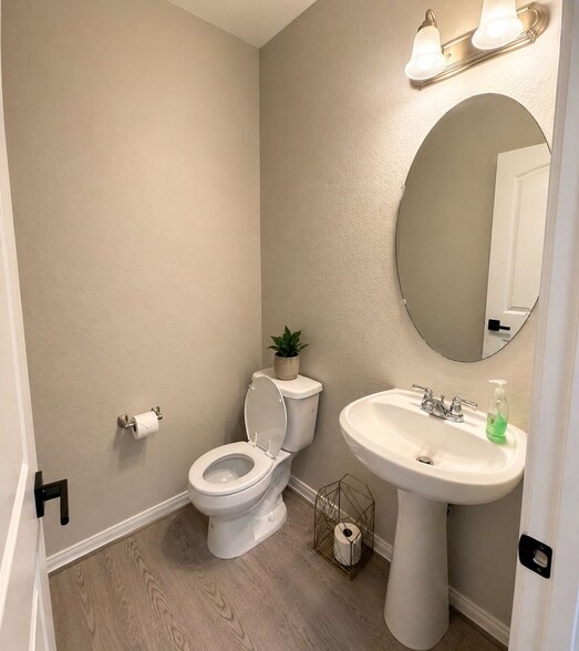 Building Photo - 221 Ashley Way