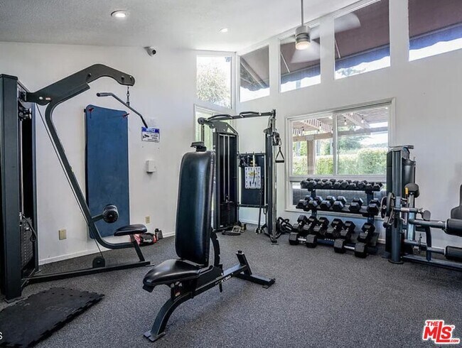 Building Photo - 17213 Palisades Cir