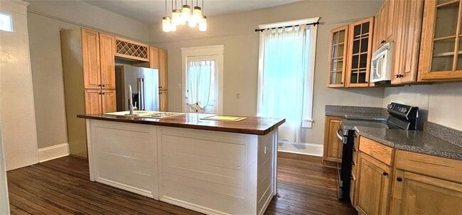 Building Photo - 1047 Ridge Ave