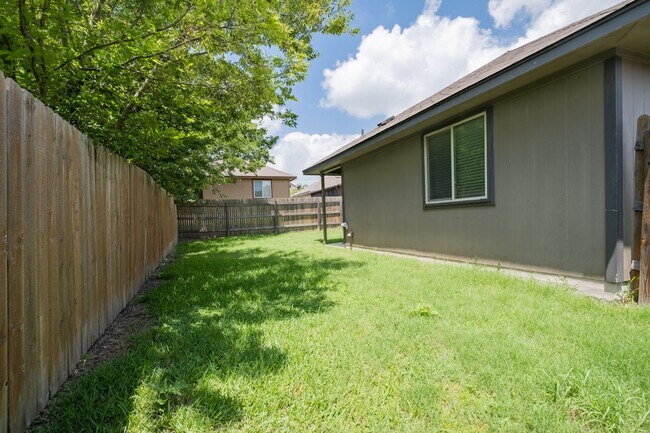 Building Photo - 100 Azurite Dr