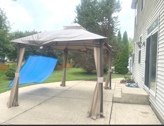 Building Photo - 1884 Fescue Dr