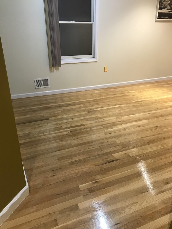 Building Photo - 165 Grant Ave