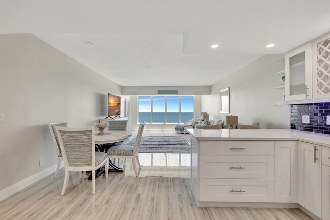 Building Photo - 2909 S Ocean Blvd