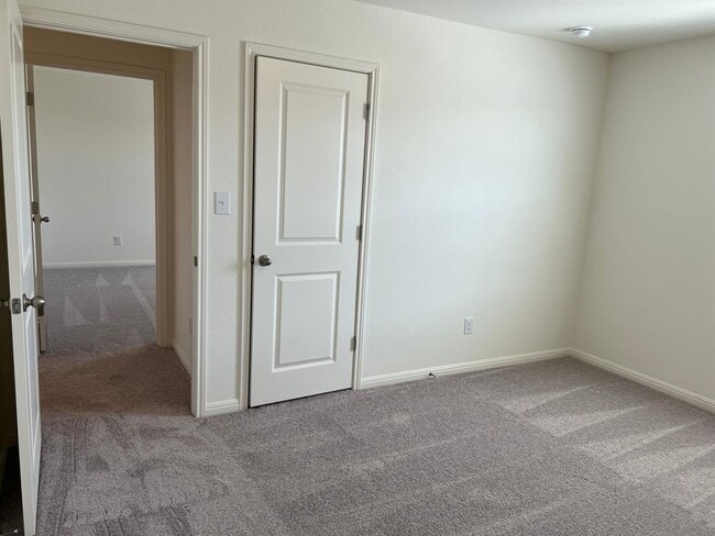 Building Photo - 624 Gemsbok Dr