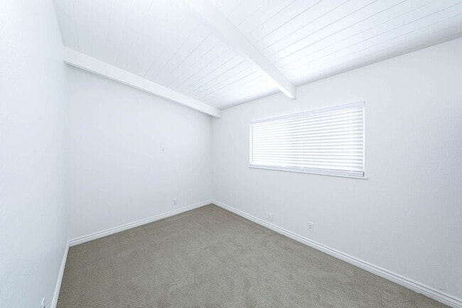 Building Photo - 108 Olive St