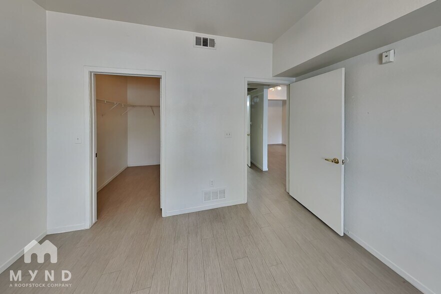 Building Photo - 9620 W Russell Rd