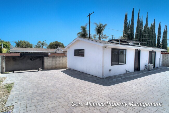 Building Photo - 20422 Schoenborn St