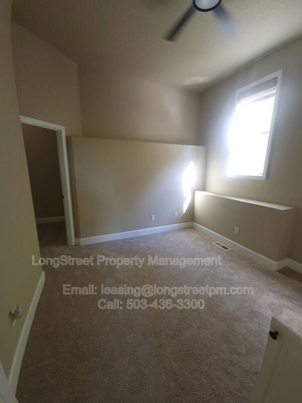 Building Photo - 9739 NW Henry Ct
