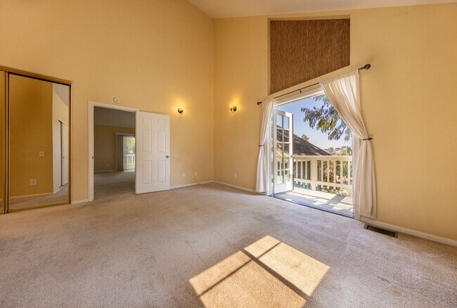 Building Photo - 3 Bedroom + Loft + Office Oceanside Home