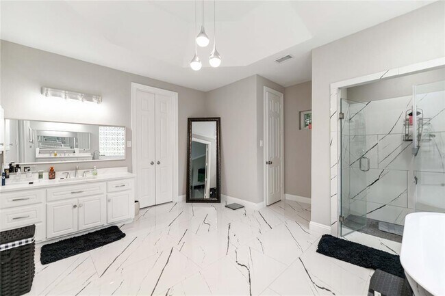Building Photo - 3819 Emerald Lake Dr