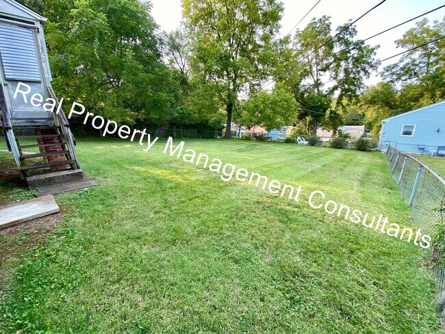 Building Photo - Adorable & Completely Remodeled 2 bedroom - Live Security Deposit Free with Obligo