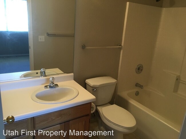 Building Photo - 2 br, 2 bath House - 684 W Buena Vista Blv...