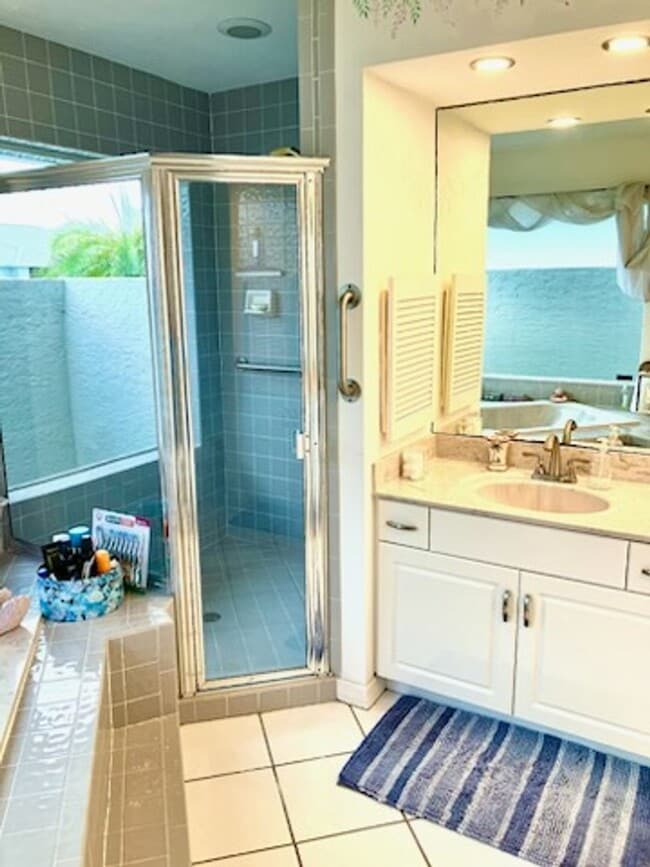 Building Photo - Home