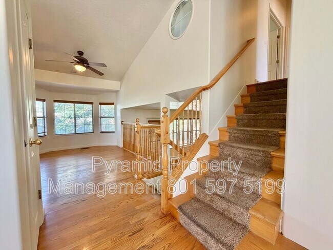 Building Photo - 717 E Hundley Hvn Cir