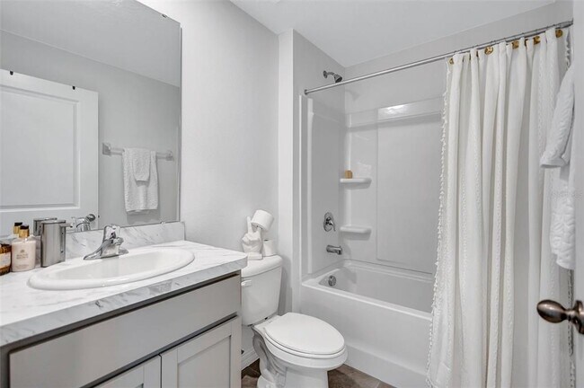 Building Photo - 7601 Rosewood Gdn Lp