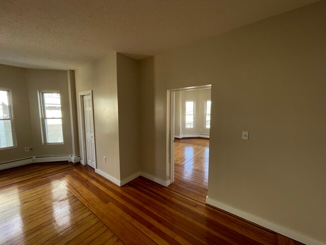 Building Photo - 509 Haverhill St