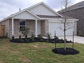 Building Photo - 16126 Prairie Dr