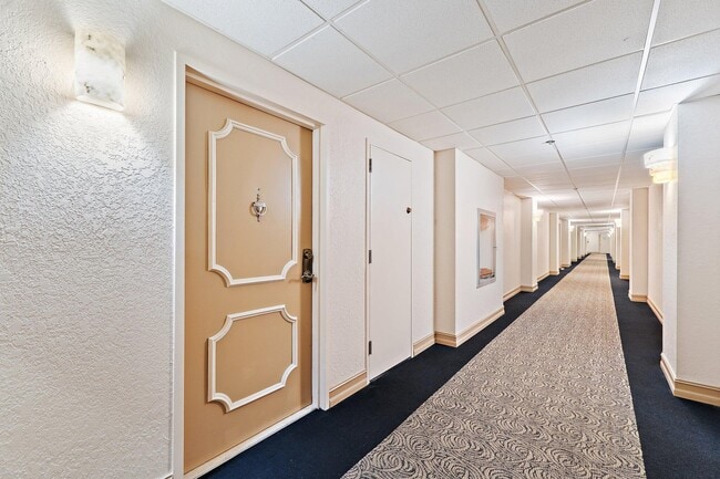 Building Photo - 5440 N Ocean Dr