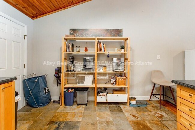 Building Photo - 217 Adair St