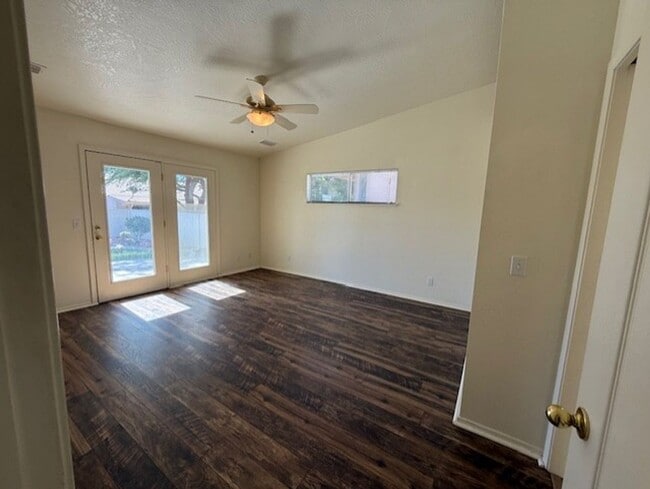 Building Photo - Occupied Do Not Disturb Tenant 3 Bedroom Plus Den & 2 Bath home Contact Property Pros Property Ma...