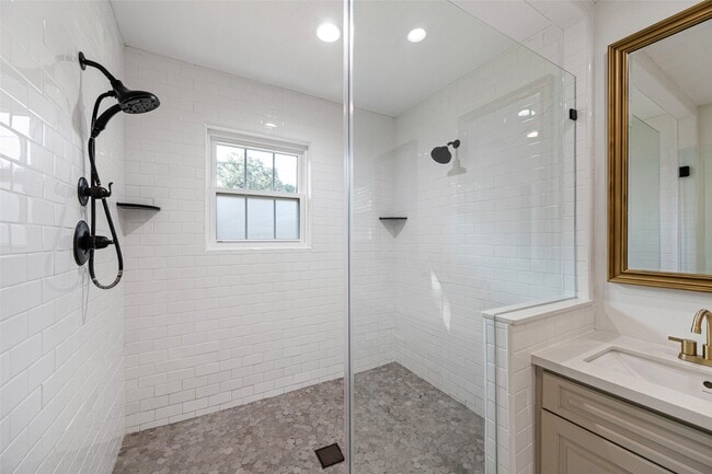 Building Photo - 5315 Rutherglenn Dr