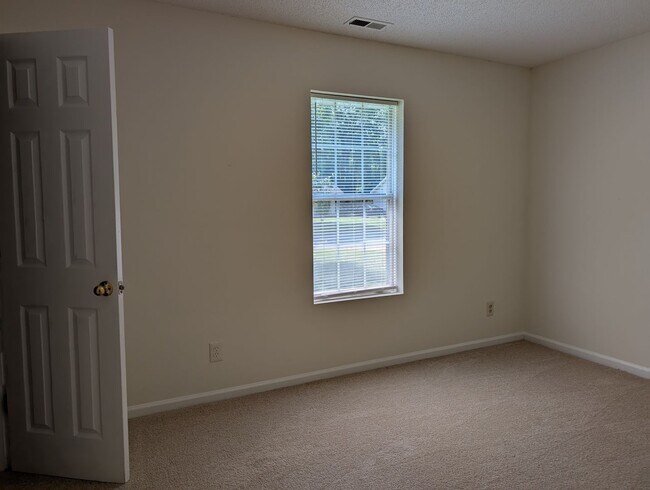 Building Photo - Move In ready Ranch style home located in ...