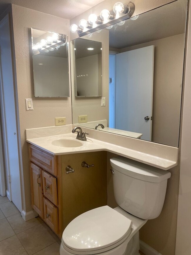 Building Photo - 2499 Kapiolani Blvd