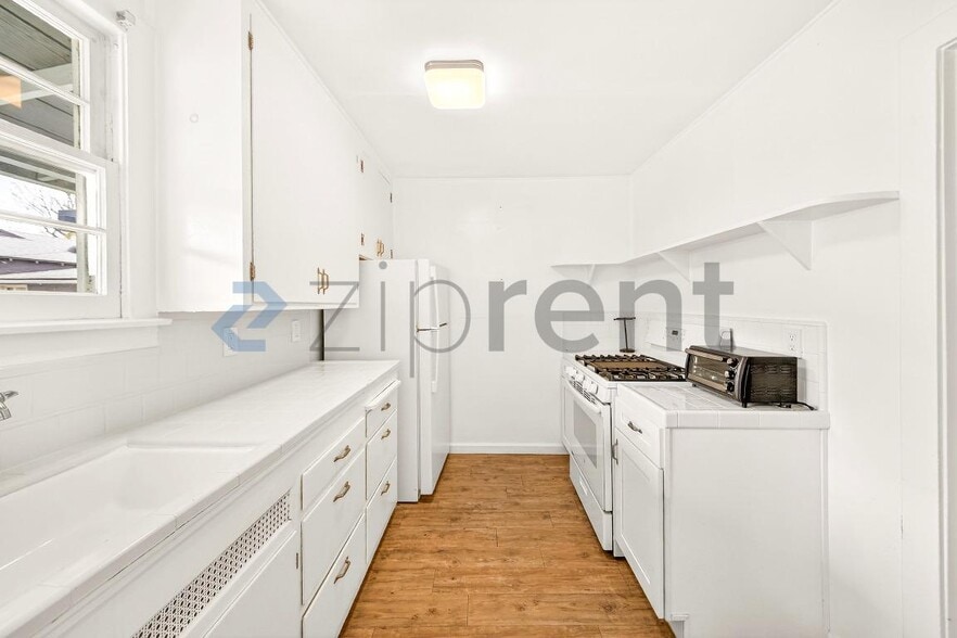 Building Photo - 1113 N Sparks St