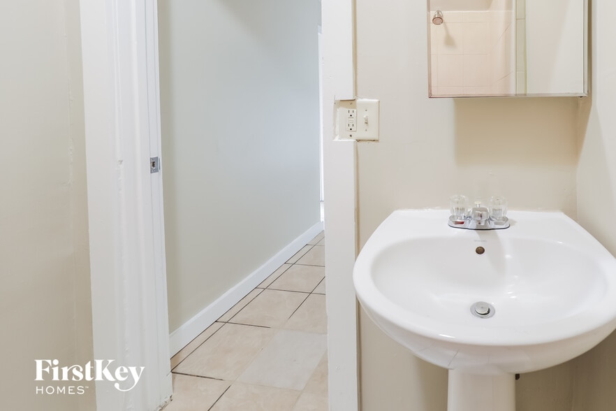 Building Photo - 838 Prescott St