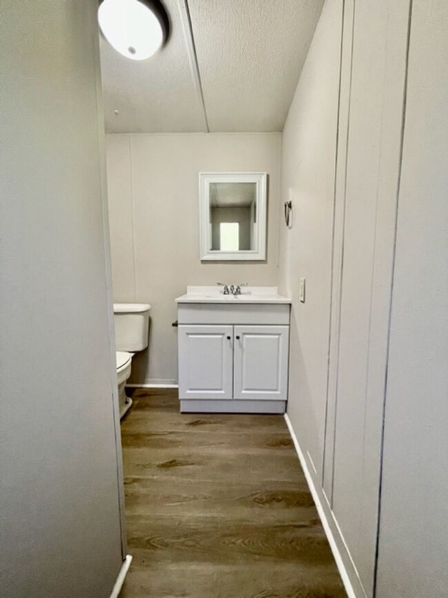 Building Photo - Adorable 2 bedroom 2 bath Mobile Home loca...