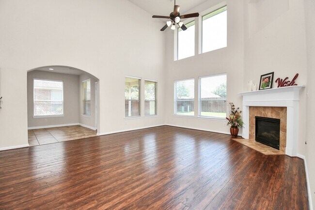 Building Photo - 8627 Sweet Pasture Dr