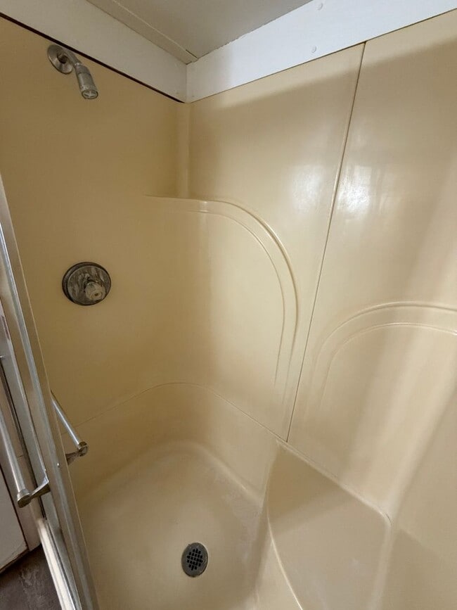 Building Photo - 3 Bed 2 Bath Fully Remodelled Mobile Home ...