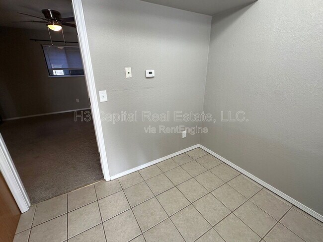 Building Photo - 102 Woodhenge Dr