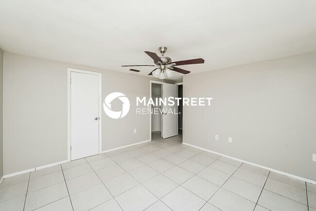 Building Photo - 2 Bedroom Pet-Friendly Home in Port Richey...