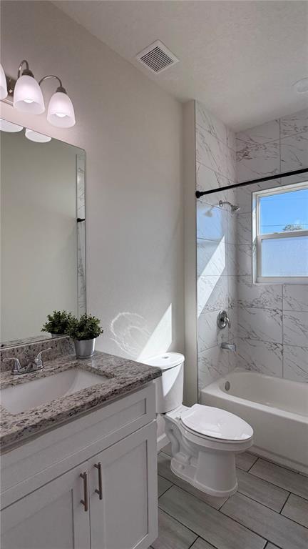 Building Photo - 2129 Hibiscus Pl