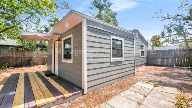 Building Photo - 1711 45th St S