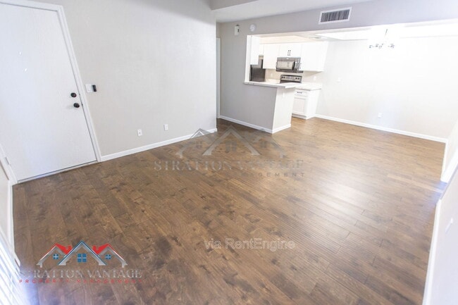 Building Photo - 10610 S 48th St