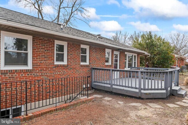 Building Photo - 4502 Henderson Rd