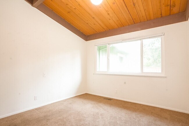 Building Photo - Charming 3-Bedroom Country House