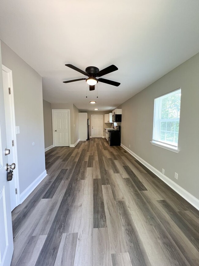 Building Photo - Renovated 2 Bed, 2 Bath Home Off Madison S...