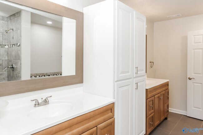 Building Photo - 4806 Inglewood Ct SE