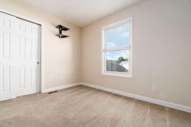 Building Photo - 1383 Pansy St