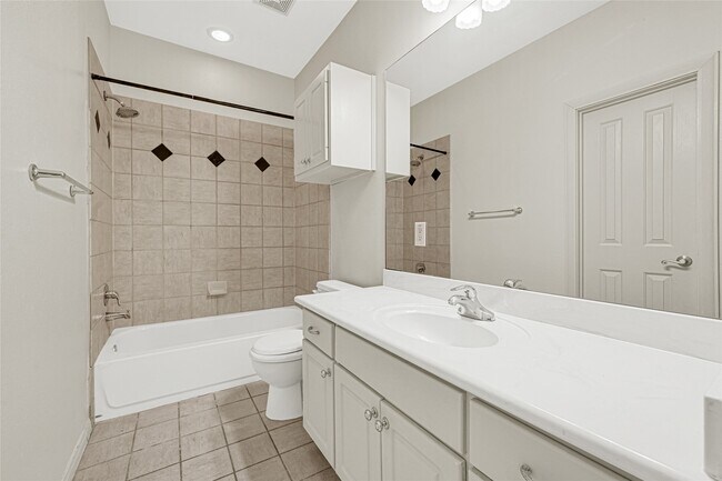 Building Photo - 2414 Calumet St