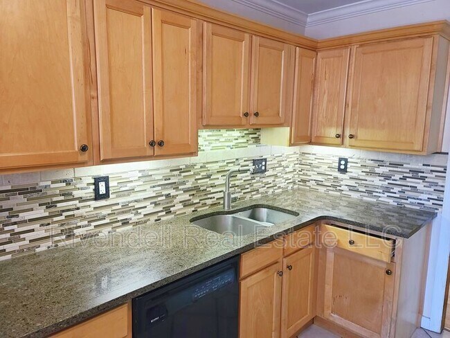 Building Photo - 1424 N Locust St