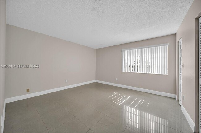 Building Photo - 671 W 80th St