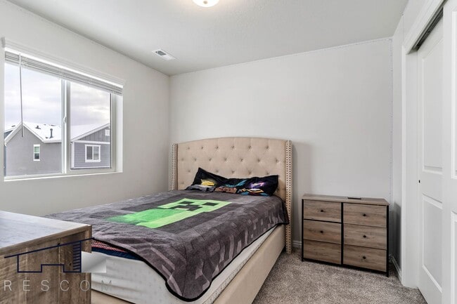 Building Photo - West Haven Utah 3 Bedroom 2.5 Bathroom Home!