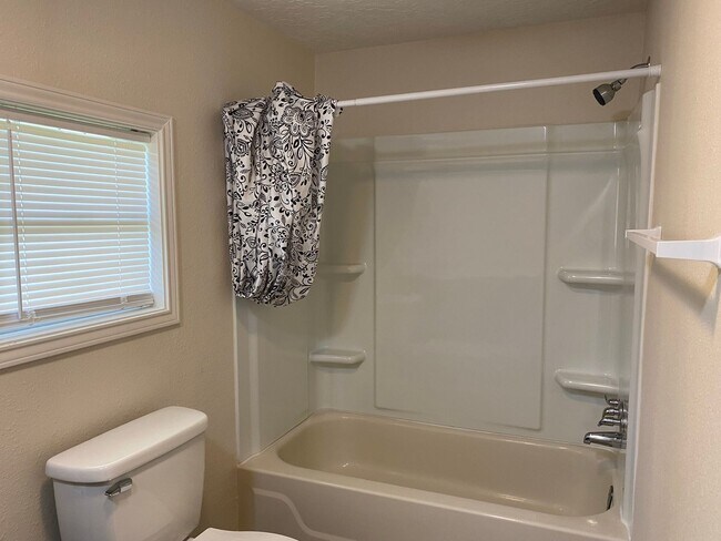 Building Photo - Large Brick Home with 2 Living spaces!