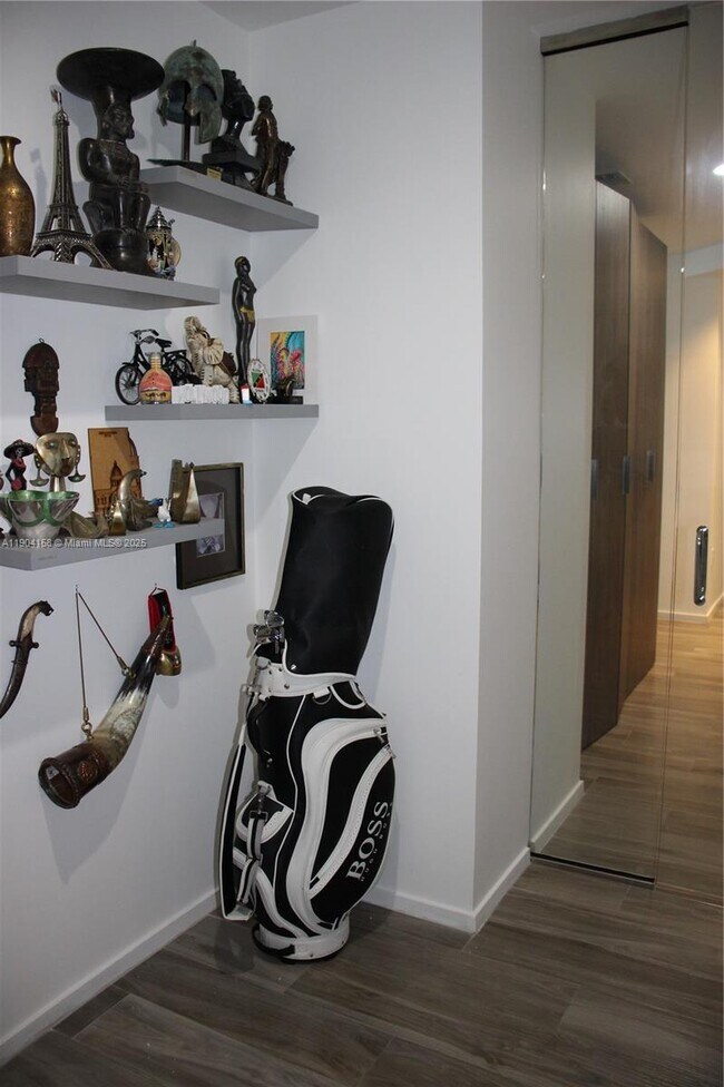 Building Photo - 801 S Miami Ave