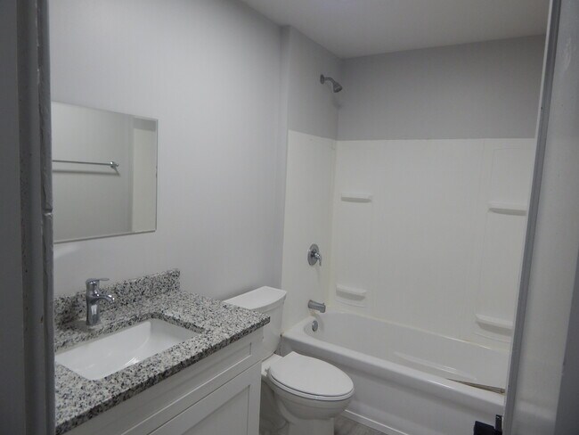 Building Photo - 303 Stone St